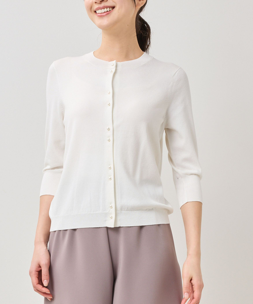 NARACAMICIE（ナラカミーチェ）の「【NARACAMICIE】パール釦クルーネックカーディガン（カーディガン/ボレロ・レディース・ブルー/ホワイト/ネイビー・M/XL）」の2枚目の写真