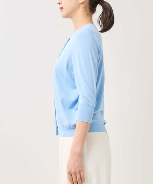 NARACAMICIE（ナラカミーチェ）の「【NARACAMICIE】パール釦クルーネックカーディガン（カーディガン/ボレロ・レディース・ブルー/ホワイト/ネイビー・M/XL）」の5枚目の写真