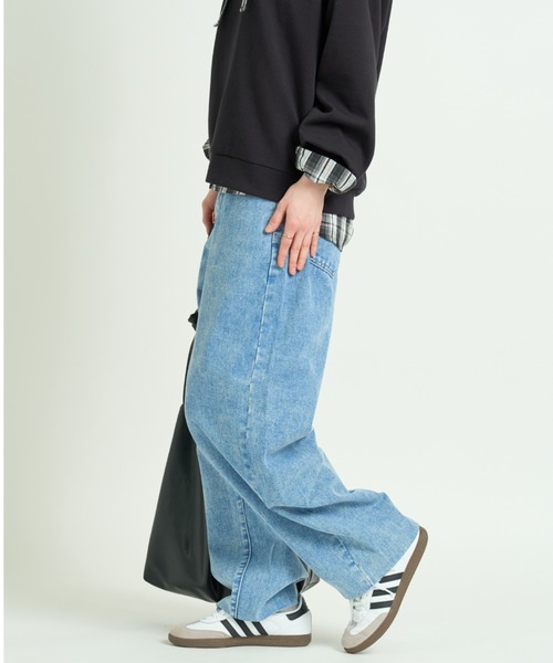 A.D.C.L.（エーディーシーエル）の「ケミカルデニム バレルパンツ（デニムパンツ・レディース・サックスブルー・L/M）」の2枚目の写真