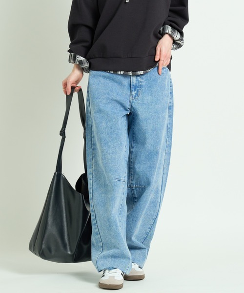 A.D.C.L.（エーディーシーエル）の「ケミカルデニム バレルパンツ（デニムパンツ・レディース・サックスブルー・L/M）」の6枚目の写真