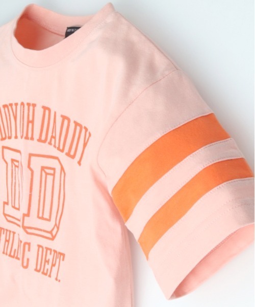 Daddy Oh Daddy（ダディーオーダディー）の「ロゴプリント袖ライン半袖Ｔシャツ（Tシャツ/カットソー・キッズ・ピンク/ブラック・100/110/120/130/140/150/160）」の4枚目の写真