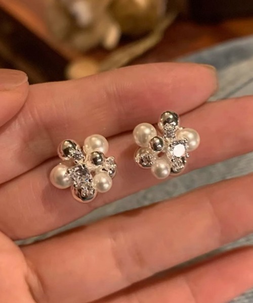 Mignonjour(ミニョンジュール)の「FReePLACe/ビジュー パールピアス R0189(ピアス(両耳用)・レディース・イエローゴールド/ホワイトゴールド・FREE)」の4枚目の写真