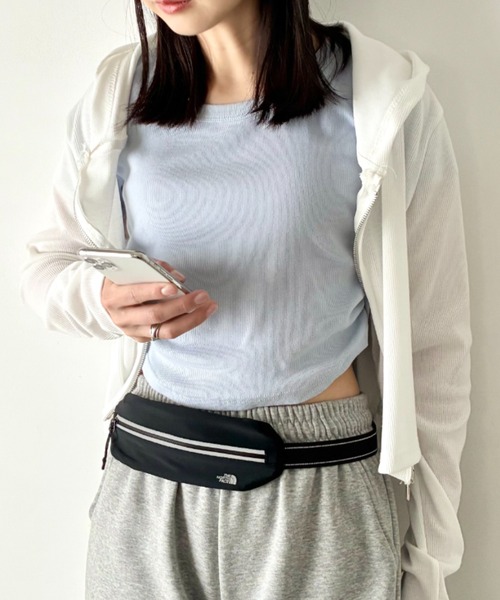 THE NORTH FACE(ザノースフェイス)の「THE NORTH FACE(ザ・ノースフェイス)/ 軽量 スマホ ウエストポーチ ボディバッグ ランニングベルト スリム ロゴプリント /TNF SLIM RUN BELT(ボディバッグ/ウエストポーチ・レディース・パープル/ブラック/ブラウン・FREE)」の7枚目の写真