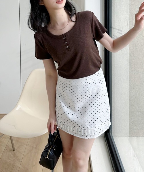 Ada.(エイダ)の「リングドットボタン付き ショート丈ヘンリーネック 半袖Tシャツ(Tシャツ/カットソー・レディース・ブラック/ブラウン/ライトグレー/ホワイト・FREE)」の15枚目の写真