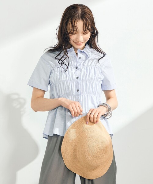 fredy emue（フレディエミュ）の「シャーリング半袖シャツ（シャツ/ブラウス・レディース・ネイビー/ブルー系その他/イエロー/ベージュ系その他/オフホワイト・38）」の4枚目の写真