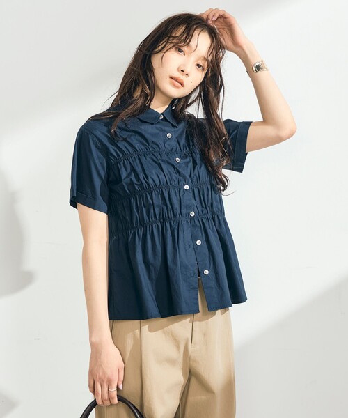 fredy emue（フレディエミュ）の「シャーリング半袖シャツ（シャツ/ブラウス・レディース・ネイビー/ブルー系その他/イエロー/ベージュ系その他/オフホワイト・38）」の3枚目の写真