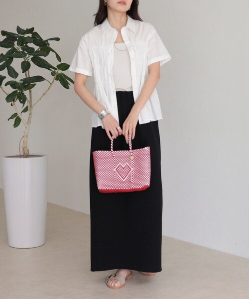 fredy emue（フレディエミュ）の「シャーリング半袖シャツ（シャツ/ブラウス・レディース・ネイビー/ブルー系その他/イエロー/ベージュ系その他/オフホワイト・38）」の11枚目の写真