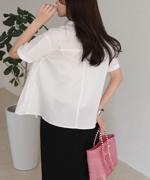 fredy emue（フレディエミュ）の「シャーリング半袖シャツ（シャツ/ブラウス・レディース・ネイビー/ブルー系その他/イエロー/ベージュ系その他/オフホワイト・38）」の13枚目の写真