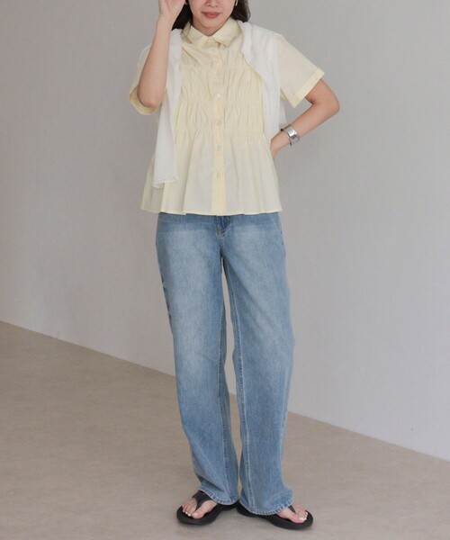 fredy emue（フレディエミュ）の「シャーリング半袖シャツ（シャツ/ブラウス・レディース・ネイビー/ブルー系その他/イエロー/ベージュ系その他/オフホワイト・38）」の16枚目の写真