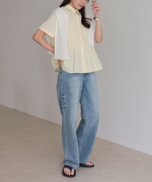 fredy emue（フレディエミュ）の「シャーリング半袖シャツ（シャツ/ブラウス・レディース・ネイビー/ブルー系その他/イエロー/ベージュ系その他/オフホワイト・38）」の17枚目の写真