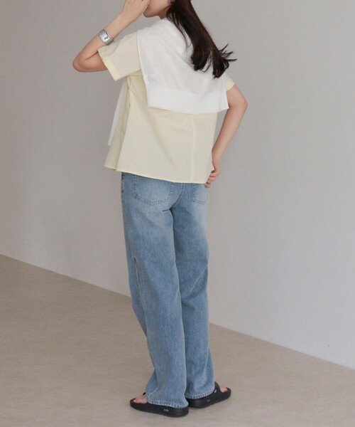 fredy emue（フレディエミュ）の「シャーリング半袖シャツ（シャツ/ブラウス・レディース・ネイビー/ブルー系その他/イエロー/ベージュ系その他/オフホワイト・38）」の18枚目の写真