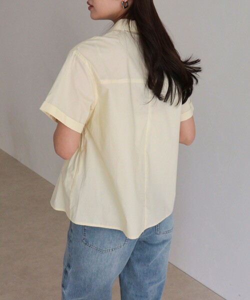 fredy emue（フレディエミュ）の「シャーリング半袖シャツ（シャツ/ブラウス・レディース・ネイビー/ブルー系その他/イエロー/ベージュ系その他/オフホワイト・38）」の21枚目の写真