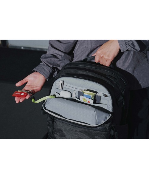 Aer(エアー)の「AER City Pack Pro2 Ultra 20L / AER-28063(バックパック/リュック・メンズ・ブラック・FREE)」の16枚目の写真