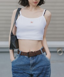 Calvin Klein（カルバン・クライン）の「Calvin Klein/カルバンクライン SL WOVEN LABEL 2X2 BABY RIB CROPPED TANK 2026年春夏（キャミソール）」