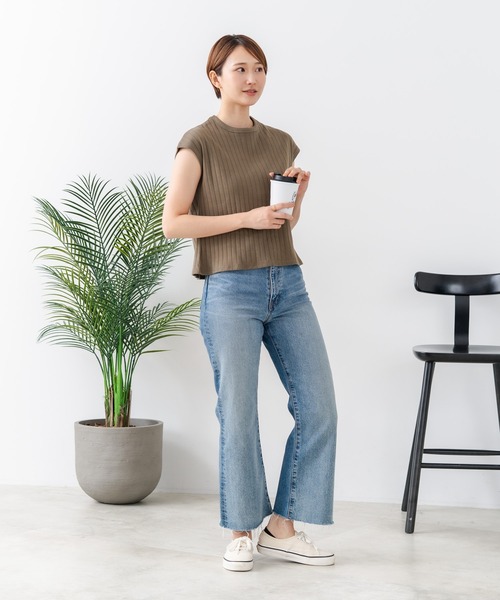 fort point（フォーポイント）の「【C-FORT POINT/フォートポイント】華奢見え ワイドリブフレンチスリーブＴシャツ 二の腕カバー 伸縮性 細見え オフィス 通勤 きれいめ 大人カジュアル（Tシャツ/カットソー・レディース・ブラック/ブラウン/オフホワイト/カーキ・FREE）」の19枚目の写真