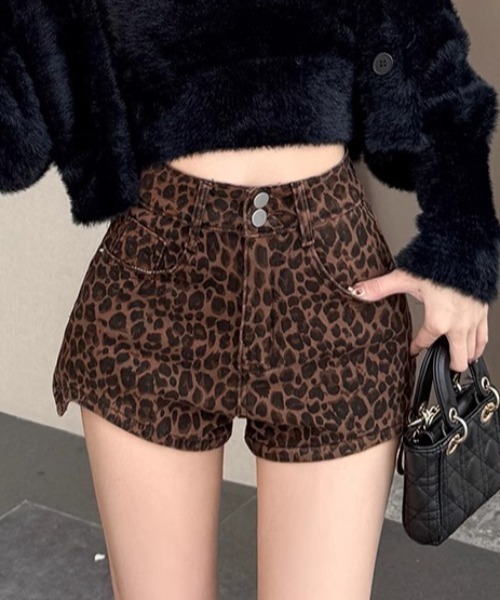 Teem Store(チームストア)の「ダブルボタンハイウエスト ショートパンツ(その他パンツ・レディース・ホワイト/ブラウン系その他/ブラック/ベージュ・S/M)」の19枚目の写真