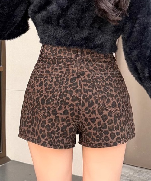 Teem Store(チームストア)の「ダブルボタンハイウエスト ショートパンツ(その他パンツ・レディース・ホワイト/ブラウン系その他/ブラック/ベージュ・S/M)」の17枚目の写真
