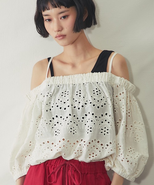 ANOTHER S(アナザーエス)の「カットワークオフショルブラウス(Tシャツ/カットソー・レディース・ホワイト/ブラック/ライム・FREE)」の2枚目の写真