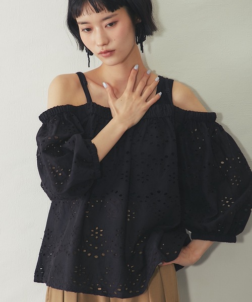 ANOTHER S(アナザーエス)の「カットワークオフショルブラウス(Tシャツ/カットソー・レディース・ホワイト/ブラック/ライム・FREE)」の1枚目の写真