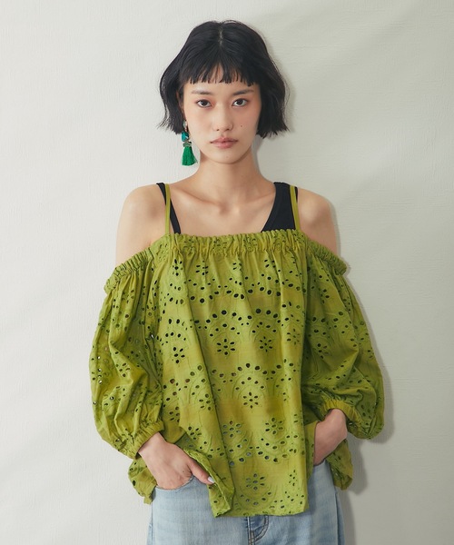 ANOTHER S(アナザーエス)の「カットワークオフショルブラウス(Tシャツ/カットソー・レディース・ホワイト/ブラック/ライム・FREE)」の4枚目の写真