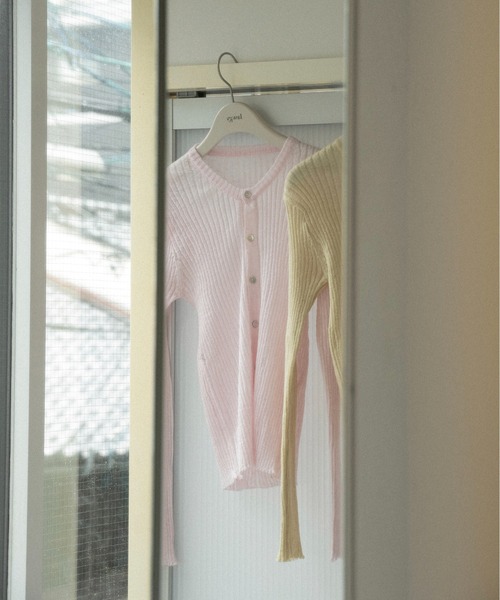 lawgy(ラウジー)の「sheer rib compact long sleeve tops / シアーリブコンパクトロングスリーブトップス(その他トップス・レディース・クリーム/ピンク系・FREE)」の5枚目の写真