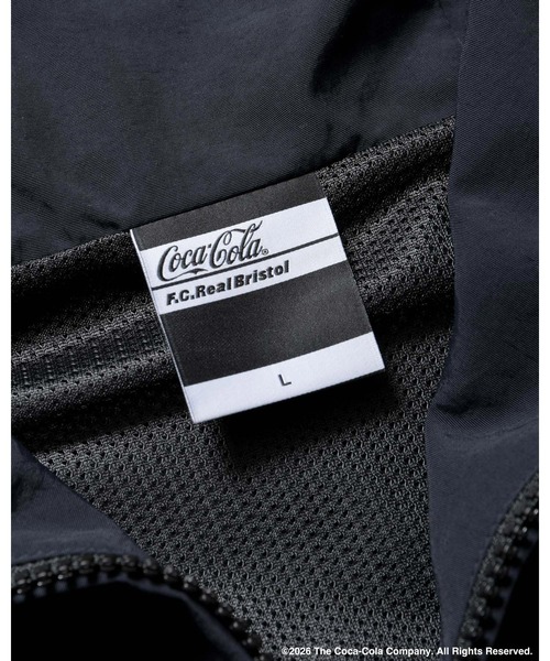 F.C.Real Bristol(エフシーレアルブリストル)の「Coca-Cola BIG LOGO WARM-UP JACKET(ナイロンジャケット・メンズ・グリーン/ネイビー/ブラック・X-LARGE/LARGE/MEDIUM/SMALL/XX-LARGE)」の16枚目の写真