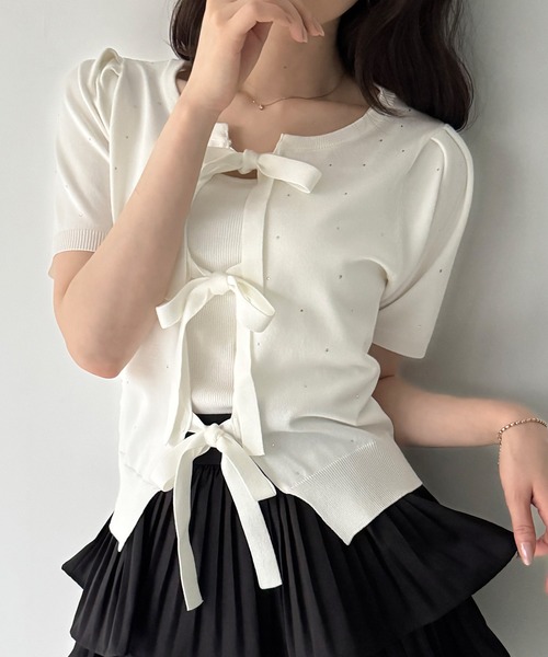 junoah(ジュノア)の「前後2wayラインストーンリボンニット(ニット/セーター・レディース・アイボリー/ブラック/ホワイト・MEDIUM/LARGE)」の2枚目の写真