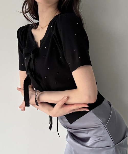 junoah(ジュノア)の「前後2wayラインストーンリボンニット(ニット/セーター・レディース・アイボリー/ブラック/ホワイト・MEDIUM/LARGE)」の5枚目の写真