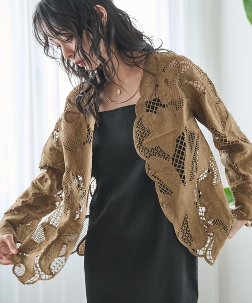 Anclear oui(アンクリアウィ)の「フラワー刺繍レースカーディガン(カーディガン/ボレロ・レディース・ホワイト/ブラウン/ブラック・F)」の3枚目の写真