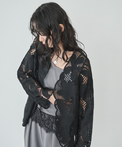 Anclear oui(アンクリアウィ)の「フラワー刺繍レースカーディガン(カーディガン/ボレロ・レディース・ホワイト/ブラウン/ブラック・F)」の6枚目の写真