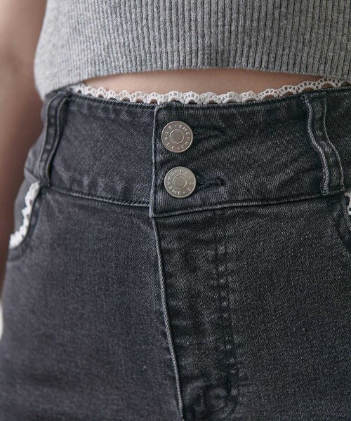 Belle Charme(ベルシャルム)の「【Belle Charme】BC Logo Lace Flare Denim(デニムパンツ・レディース・ブラック/サックスブルー/グレー・SMALL/LARGE/MEDIUM)」の5枚目の写真