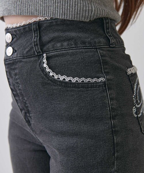 Belle Charme(ベルシャルム)の「【Belle Charme】BC Logo Lace Flare Denim(デニムパンツ・レディース・ブラック/サックスブルー/グレー・SMALL/LARGE/MEDIUM)」の6枚目の写真