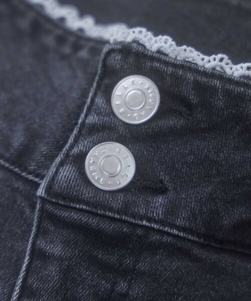 Belle Charme(ベルシャルム)の「【Belle Charme】BC Logo Lace Flare Denim(デニムパンツ・レディース・ブラック/サックスブルー/グレー・SMALL/LARGE/MEDIUM)」の9枚目の写真