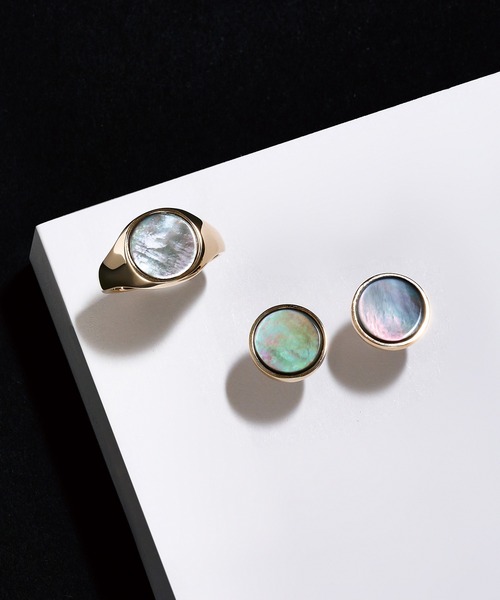 Irise coffret（イリスコフレ）の「［UNTITLED］K10YG ブラック シェル ラウンド リング｜Black lipped oyster Ring（リング・レディース・イエローゴールド・11号/15号/17号）」の2枚目の写真