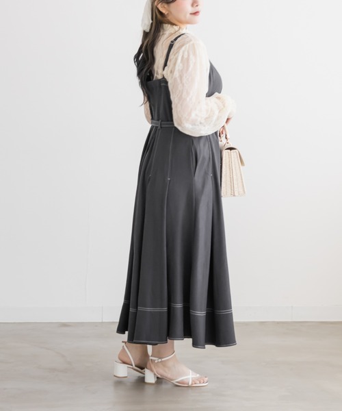 CLETTE(クレット)の「CLETTEオリジナルベルト付きステッチ配色キャミワンピース(ワンピース・レディース・アイボリー/チャコールグレー/ブラック・LL/3L/4L)」の4枚目の写真