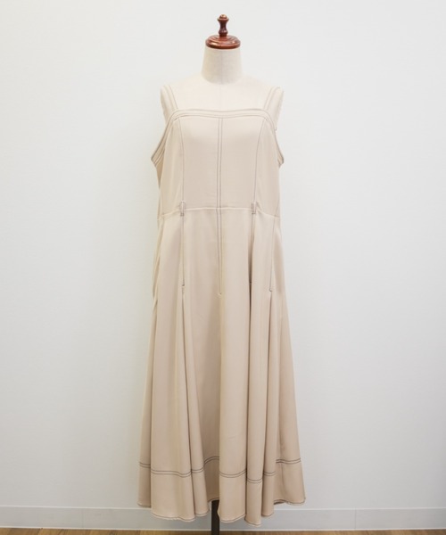 CLETTE(クレット)の「CLETTEオリジナルベルト付きステッチ配色キャミワンピース(ワンピース・レディース・アイボリー/チャコールグレー/ブラック・LL/3L/4L)」の5枚目の写真