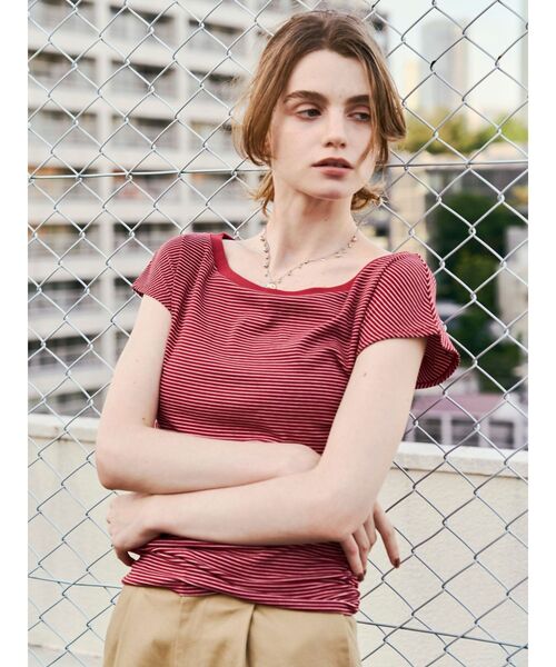 Ungrid(アングリッド)の「オフショルフィットTee(Tシャツ/カットソー・レディース・チャコールグレー/オフホワイト/レッド・FREE)」の9枚目の写真