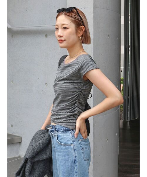 Ungrid(アングリッド)の「オフショルフィットTee(Tシャツ/カットソー・レディース・チャコールグレー/オフホワイト/レッド・FREE)」の13枚目の写真