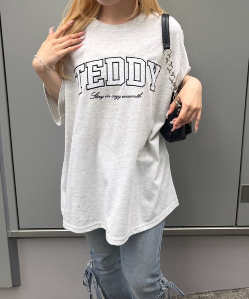 continuer de NICE CLAUP(コンティニューデナイスクラップ)の「レースロゴ×色々ロゴBIGT(Tシャツ/カットソー・レディース・オフホワイト/ピンク/オートミール/スミクロ・FREE)」の16枚目の写真