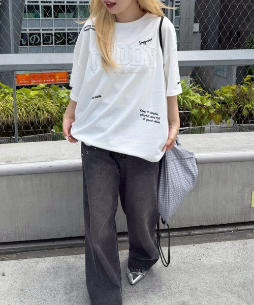 continuer de NICE CLAUP(コンティニューデナイスクラップ)の「レースロゴ×色々ロゴBIGT(Tシャツ/カットソー・レディース・オフホワイト/ピンク/オートミール/スミクロ・FREE)」の5枚目の写真