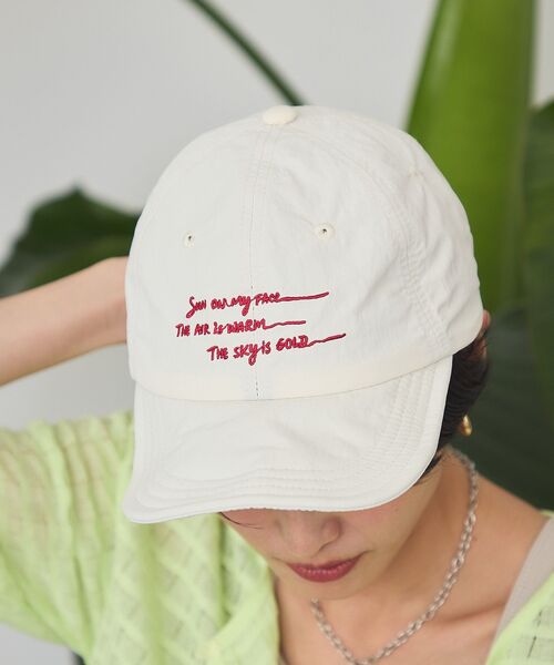 AMERICAN HOLIC（アメリカンホリック）の「【マルチ機能】折りたたみ手描き刺繍キャップ（ハット・レディース・レッド/チャコールグレー/オフホワイト・FREE）」の20枚目の写真