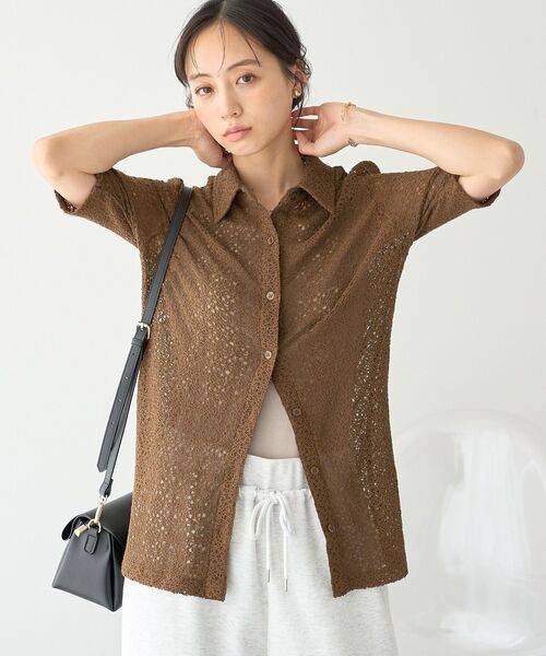 earth music&ecology(アースミュージックアンドエコロジー)の「ストレッチレース襟付シャツ(シャツ/ブラウス・レディース・オフホワイト/ブラウン/ブラック・FREE)」の3枚目の写真