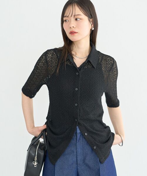 earth music&ecology(アースミュージックアンドエコロジー)の「ストレッチレース襟付シャツ(シャツ/ブラウス・レディース・オフホワイト/ブラウン/ブラック・FREE)」の2枚目の写真