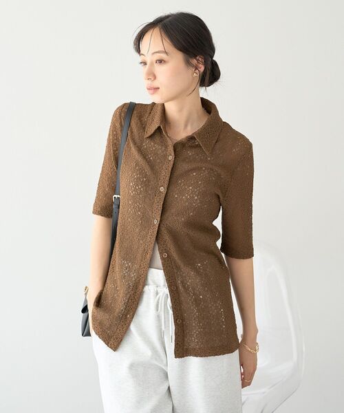 earth music&ecology(アースミュージックアンドエコロジー)の「ストレッチレース襟付シャツ(シャツ/ブラウス・レディース・オフホワイト/ブラウン/ブラック・FREE)」の6枚目の写真