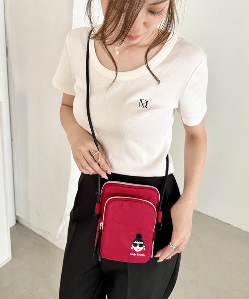 HAPPY FACE(ハッピーフェイス)の「EMMA顔刺? プチポシェット RD(ショルダーバッグ・レディース・レッド・ONE SIZE)」の2枚目の写真