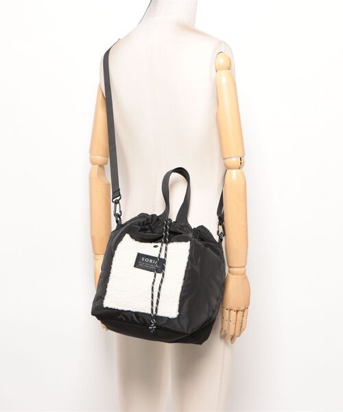 A by MAGASIN DE MODE(エーバイマガジンデモード)の「【A By MAGASIN DE MODE】キルトボアドロスト2WAYショルダー SNBD(ショルダーバッグ・レディース・グレー/ブラック・FREE)」の3枚目の写真
