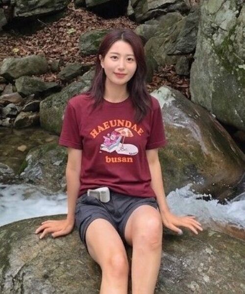 BERNI(ベルニ)の「釜山ヘウンデホリデー半袖Tシャツ(ワイン)(Tシャツ/カットソー・レディース・その他・SMALL/MEDIUM/LARGE/X-LARGE/2XL)」の11枚目の写真