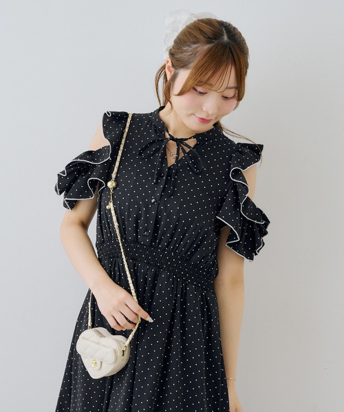 Another Branch olive des olive(アナザーブランチオリーブデオリーブ)の「オープンショルダーロングワンピース(ワンピース・レディース・ブラック/その他11/ドット/ネイビー・FREE)」の4枚目の写真