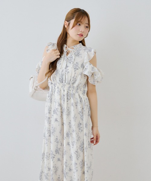 Another Branch olive des olive(アナザーブランチオリーブデオリーブ)の「オープンショルダーロングワンピース(ワンピース・レディース・ブラック/その他11/ドット/ネイビー・FREE)」の8枚目の写真