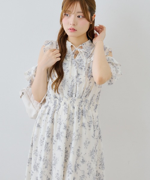 Another Branch olive des olive(アナザーブランチオリーブデオリーブ)の「オープンショルダーロングワンピース(ワンピース・レディース・ブラック/その他11/ドット/ネイビー・FREE)」の9枚目の写真